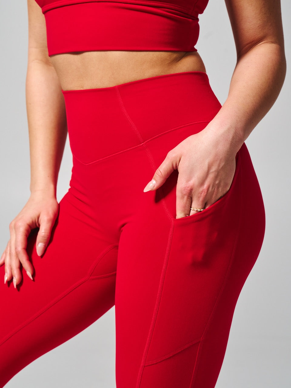 Contour Pocket Legging - Lipstick Red