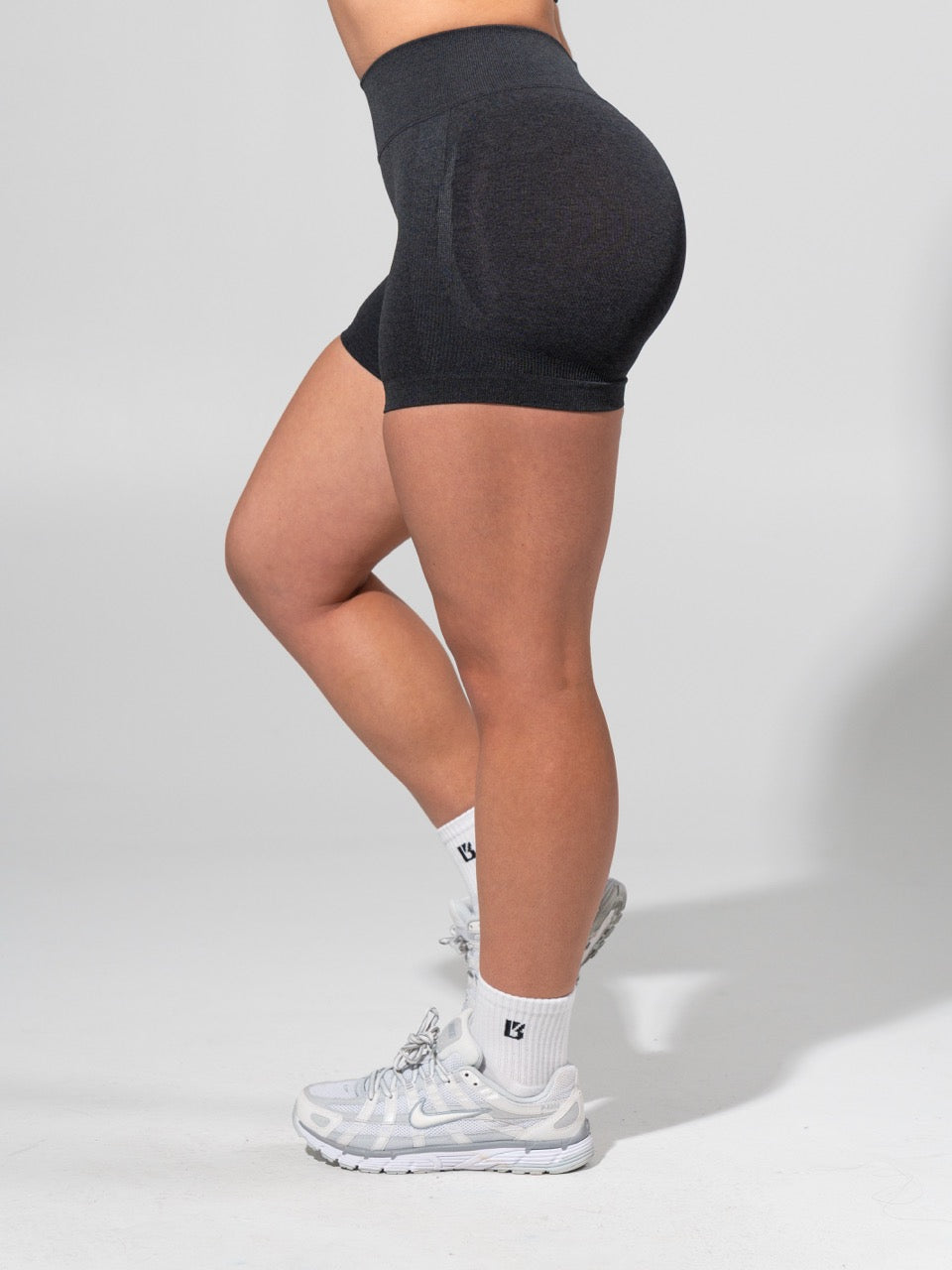 **PREORDER** Miracle Seamless Hip Rise Short 4.5" - Heather Charcoal