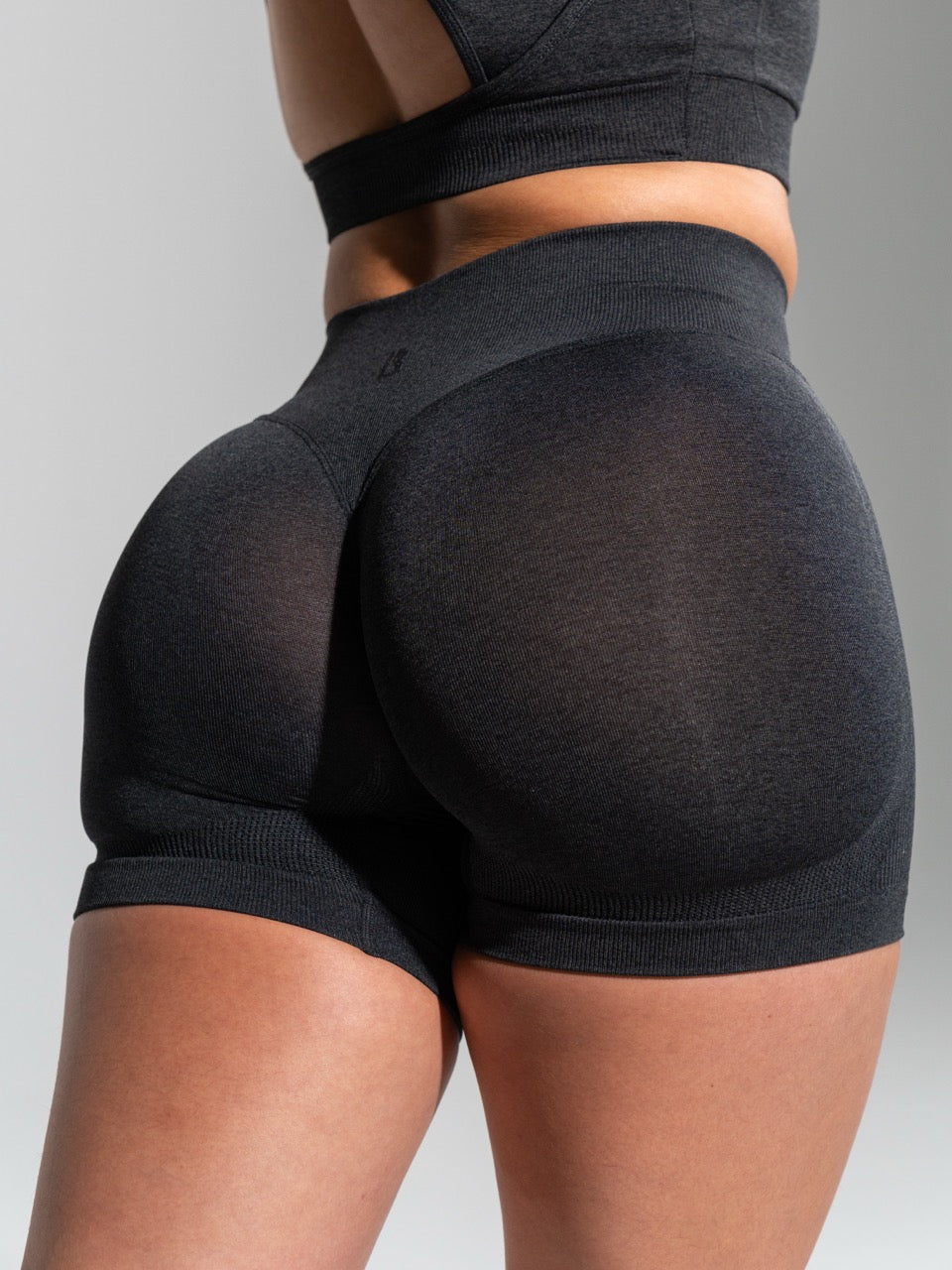 **PREORDER** Miracle Seamless Hip Rise Short 4.5" - Heather Charcoal