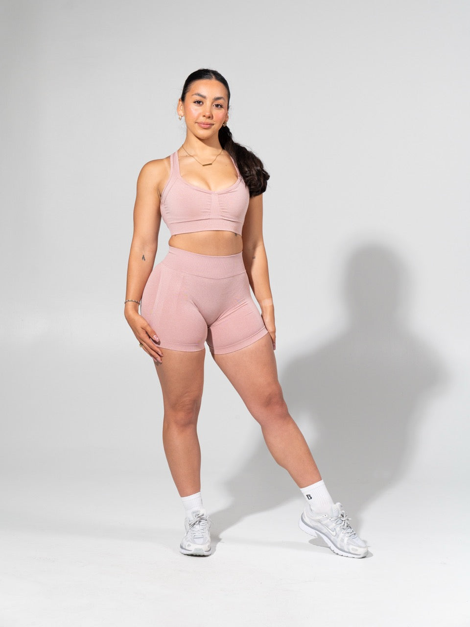 **PREORDER** Miracle Seamless Hip Rise Short 4.5" - Heather Rose Water