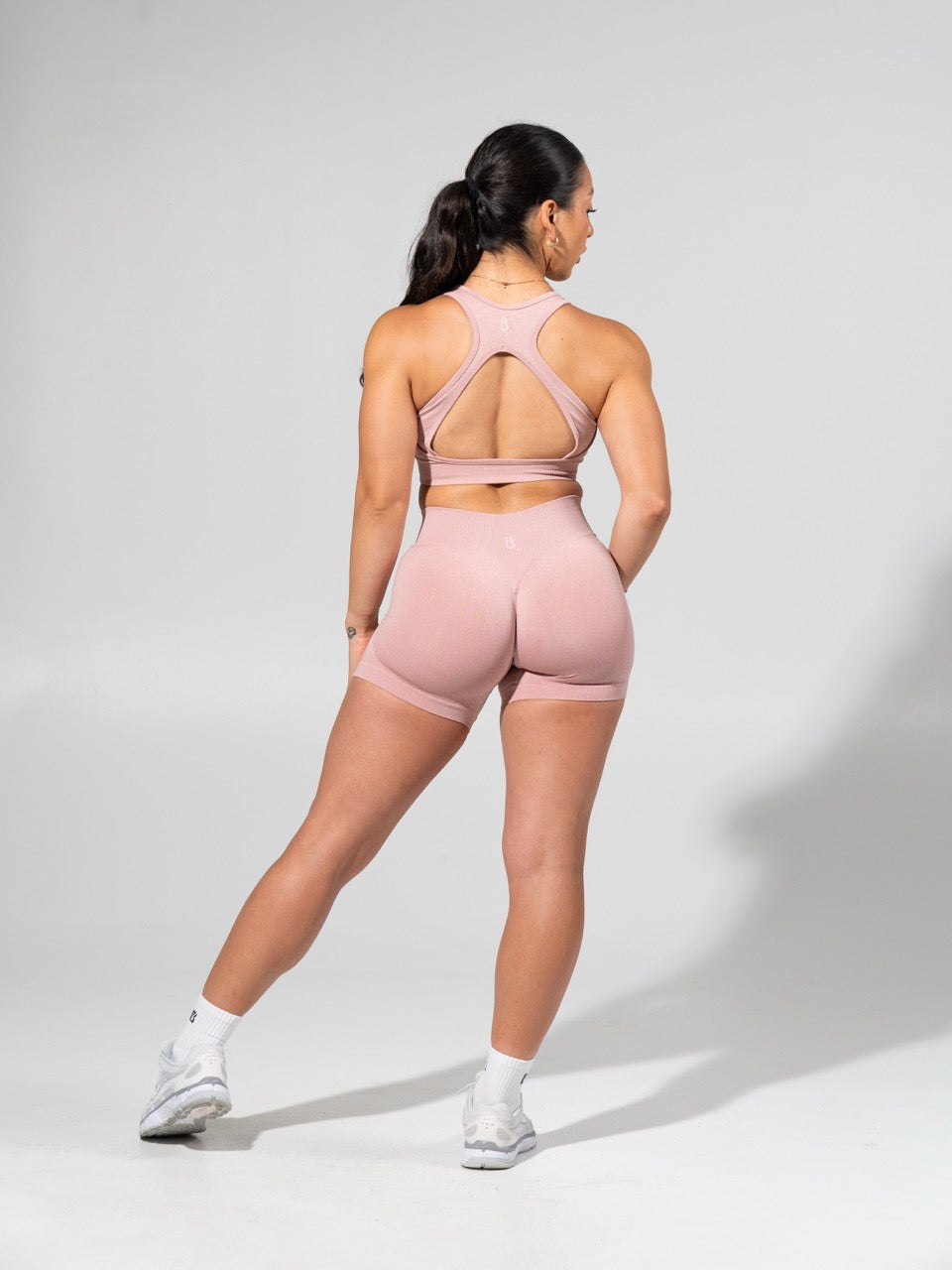 **PREORDER** Miracle Seamless Hip Rise Short 4.5" - Heather Rose Water