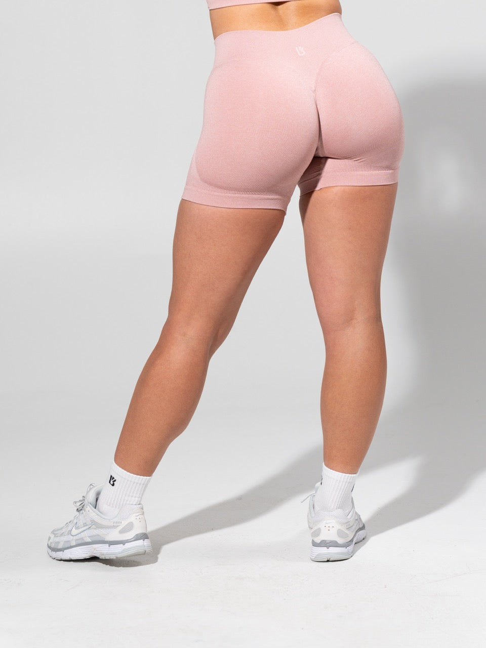 **PREORDER** Miracle Seamless Hip Rise Short 4.5" - Heather Rose Water