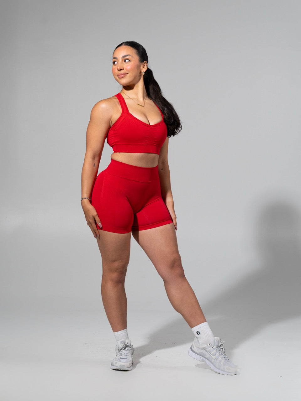 **PREORDER** Miracle Seamless Hip Rise Short 4.5" - Heather Lipstick Red
