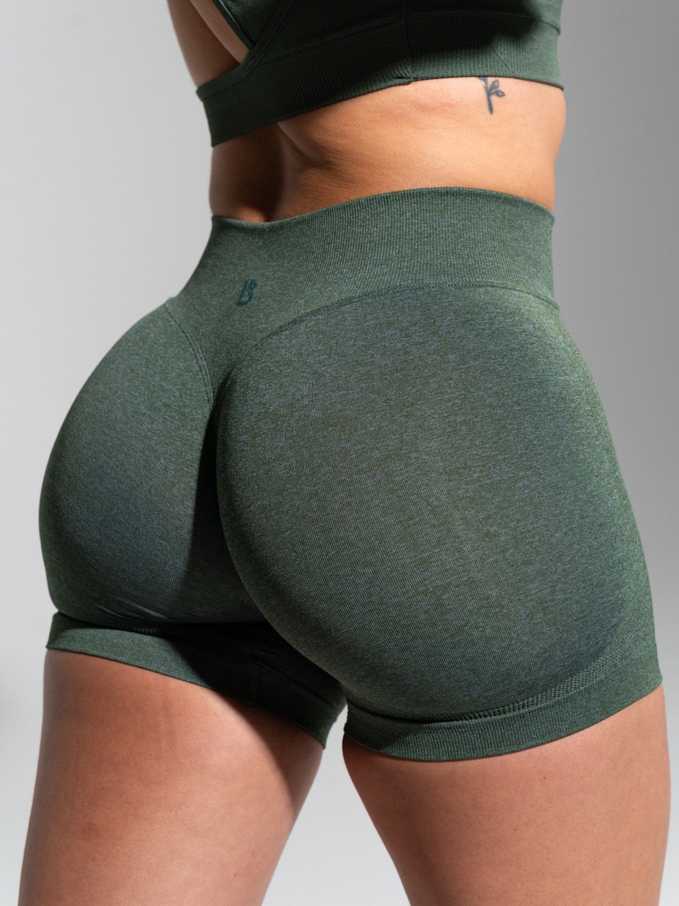 **PREORDER** Miracle Seamless Hip Rise Short 4.5" - Heather Limon Pepino