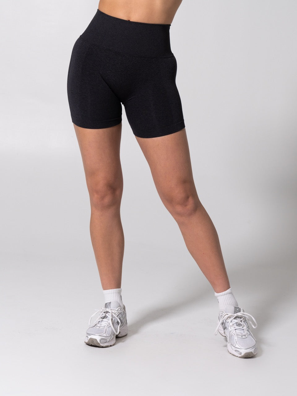 **PREORDER** Miracle Seamless Short 4.5" - Heather Charcoal