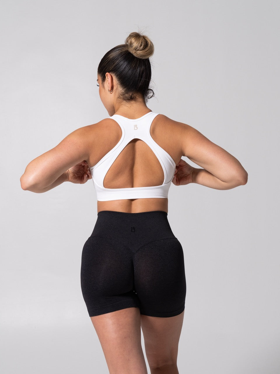 **PREORDER** Vida Seamless Sports Bra - White