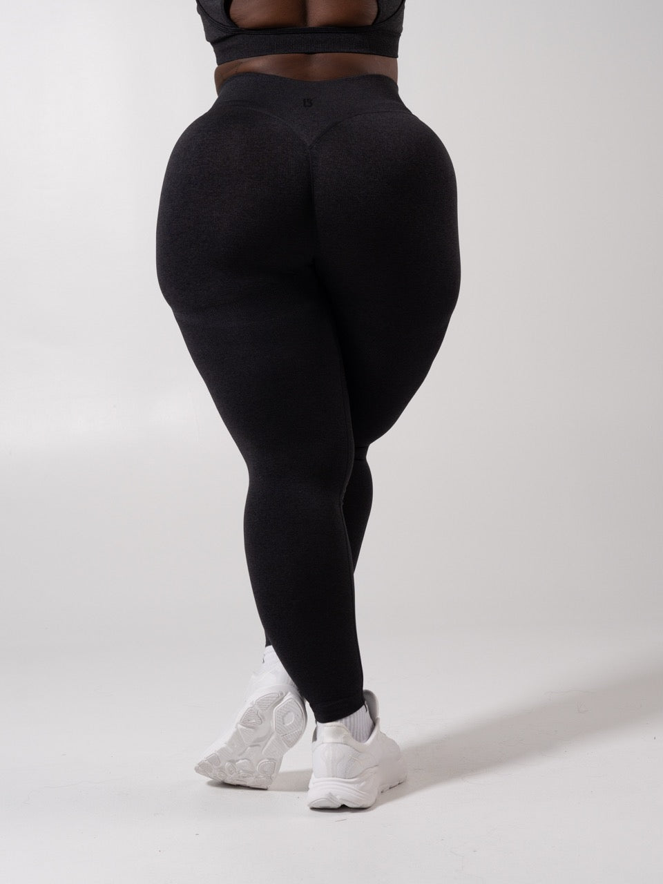**PREORDER** Miracle Seamless Hip Rise Legging - Heather Charcoal