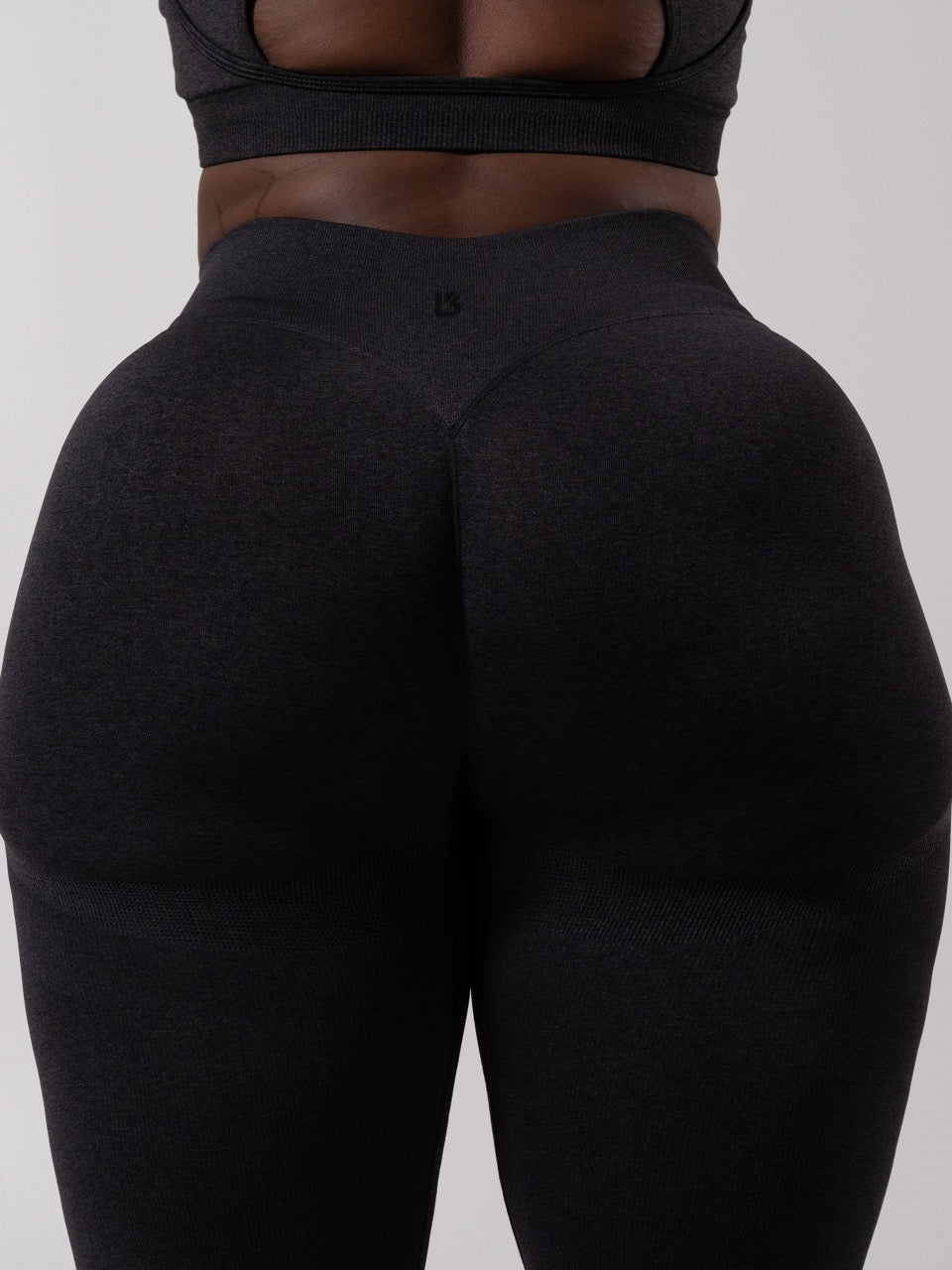 **PREORDER** Miracle Seamless Hip Rise Legging - Heather Charcoal