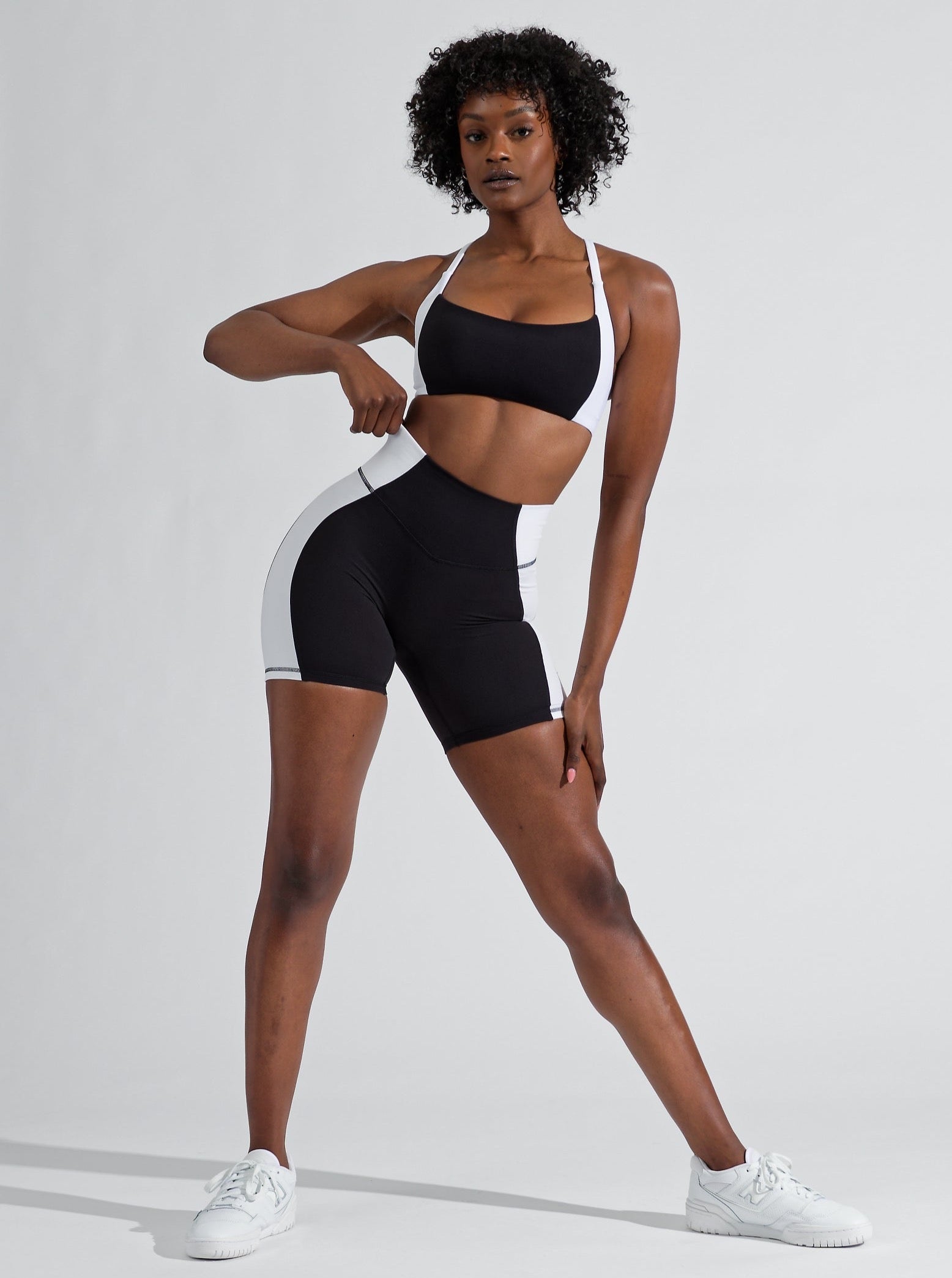 Aurora Short 6" - Onyx Black and White