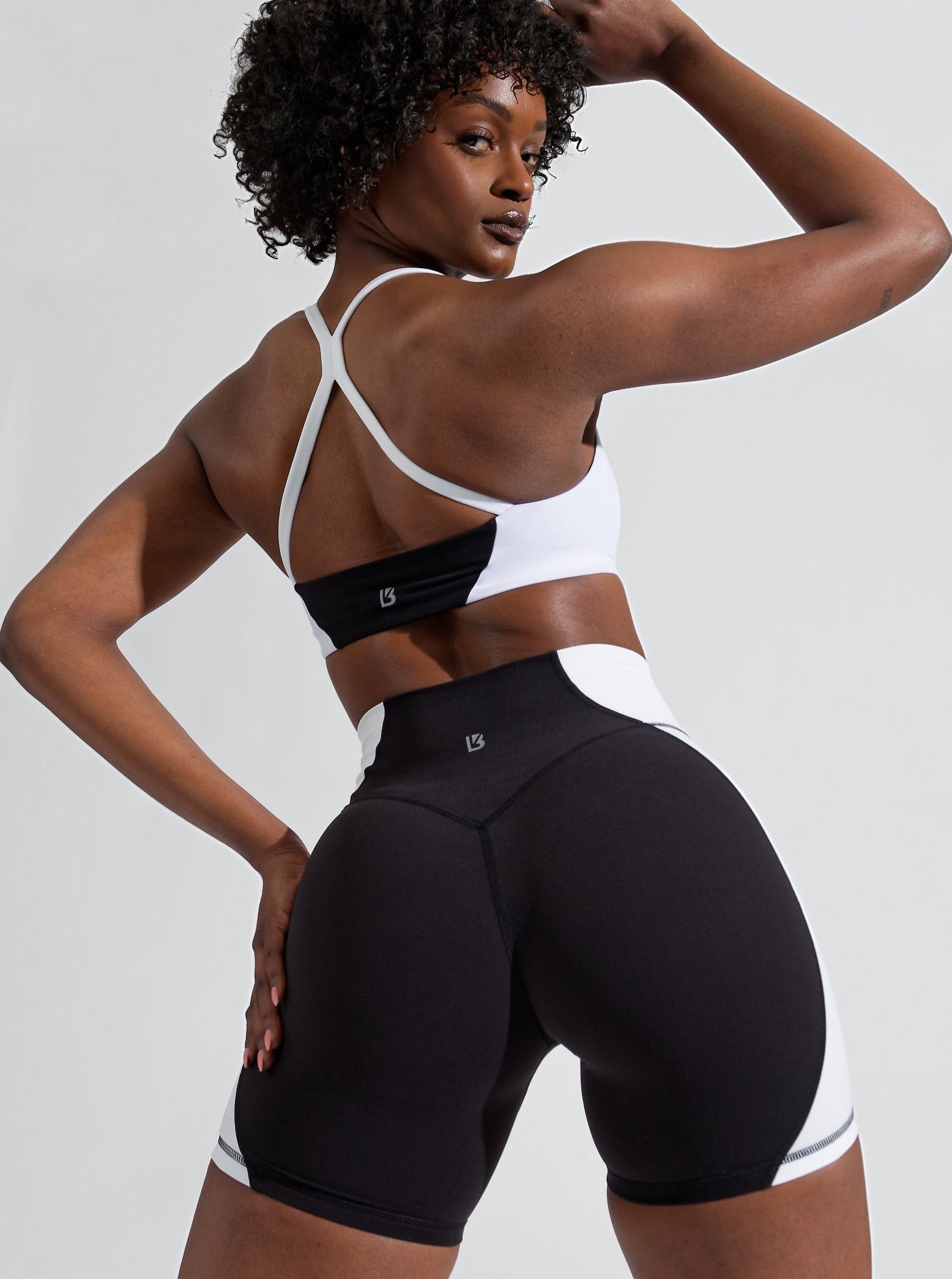 Aurora Short 6" - Onyx Black and White